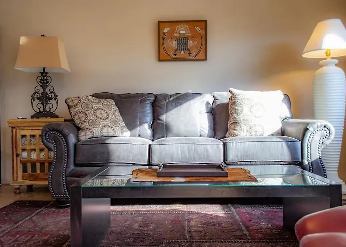 Apartment Shaman's Den - Aptly Decorated Space W/a View