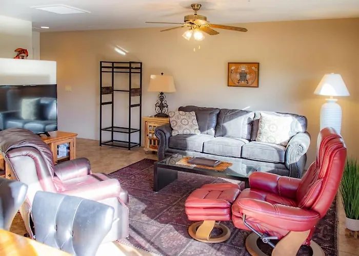 Shaman's Den - Aptly Decorated Space W/a View Apartment