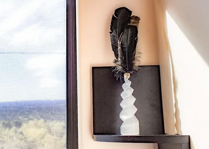 Shaman's Den - Aptly Decorated Space W/a View Sedona