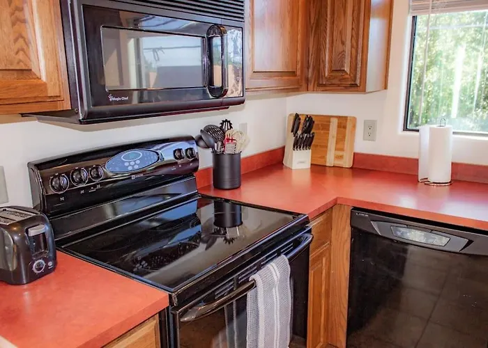 Shaman's Den - Aptly Decorated Space W/a View Apartment Sedona